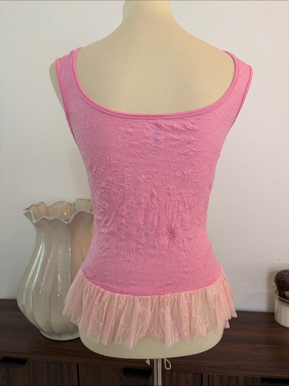 NWOT * TRUE LIGHT Pink Ruffle Lace Camisole Top - Picture 7 of 11